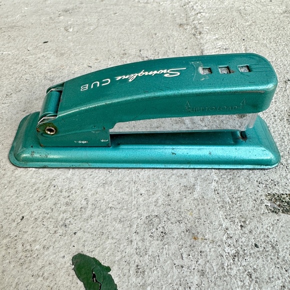 Swingline Cub Stapler - Picture 12 of 16
